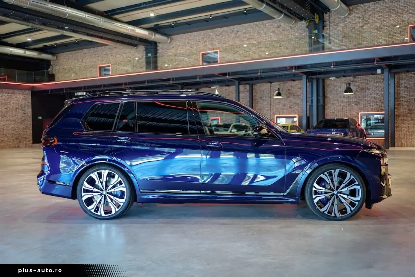 BMW X7 M60i xDrive B&W 23  DAP