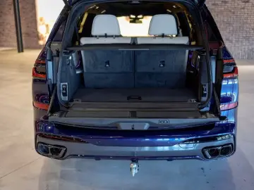 BMW X7 M60i xDrive B&W 23  DAP