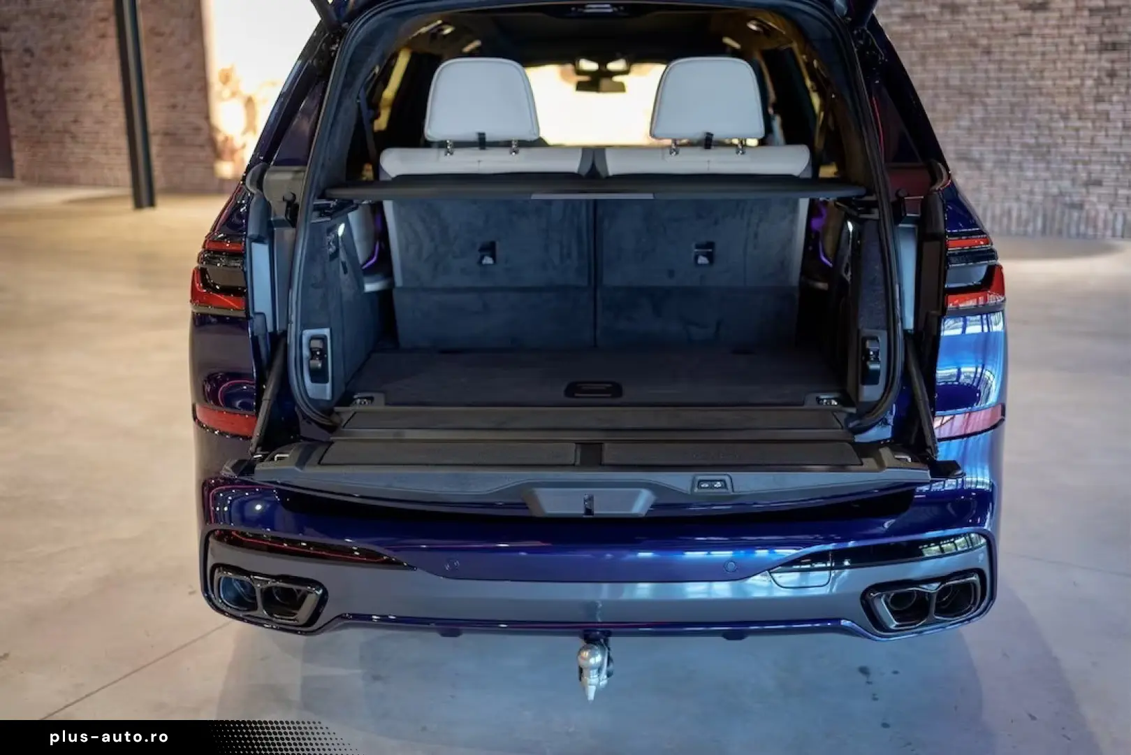 BMW X7 M60i xDrive B&W 23  DAP