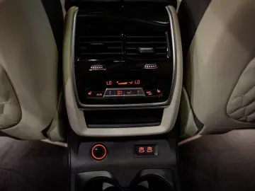 BMW X7 M60i xDrive B&W 23  DAP