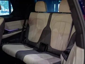 BMW X7 M60i xDrive B&W 23  DAP