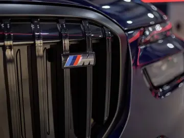 BMW X7 M60i xDrive B&W 23  DAP