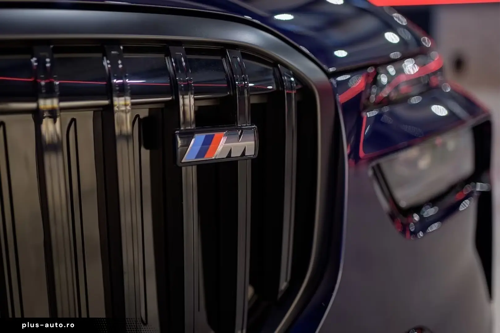 BMW X7 M60i xDrive B&W 23  DAP