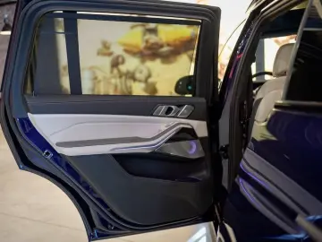 BMW X7 M60i xDrive B&W 23  DAP