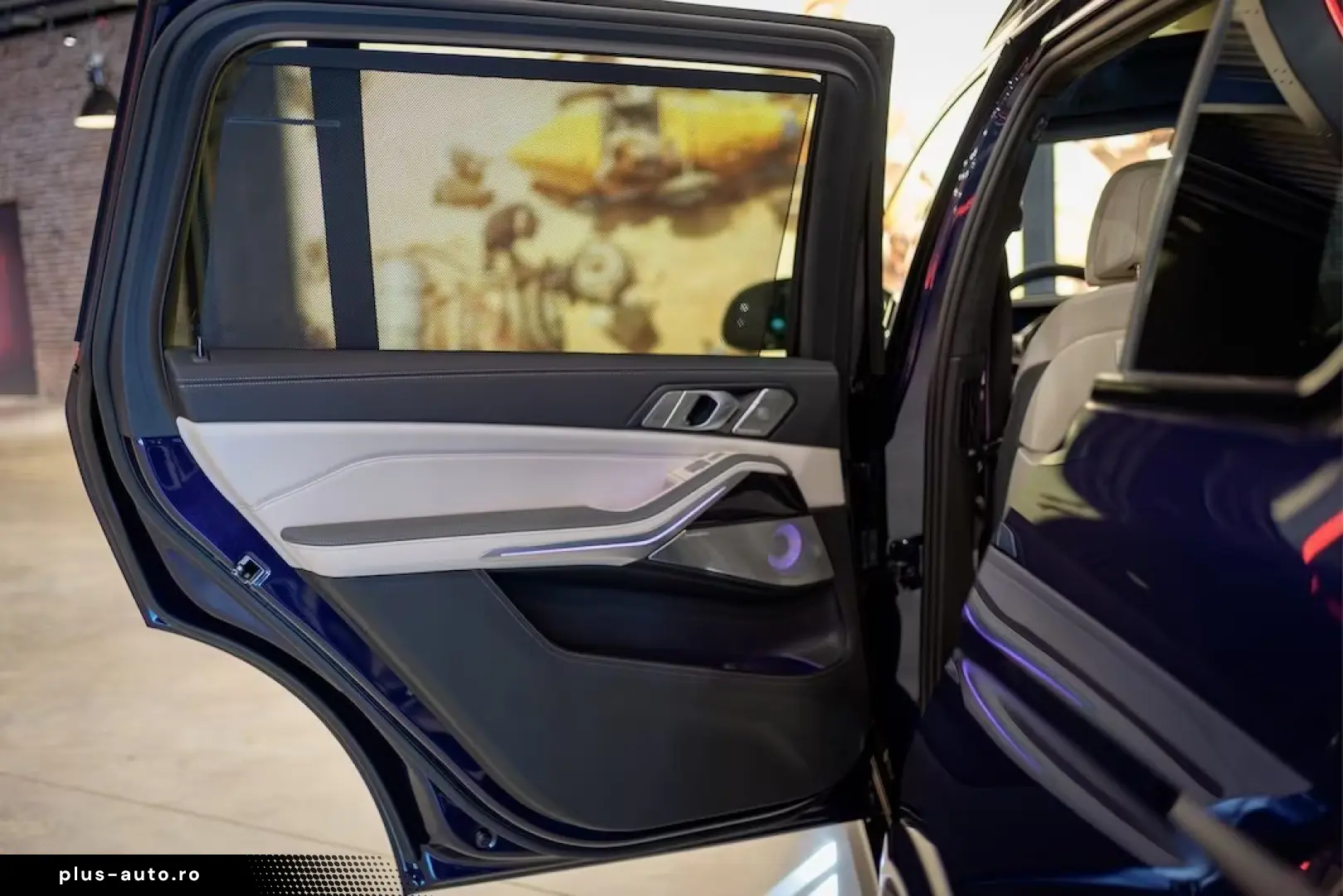 BMW X7 M60i xDrive B&W 23  DAP