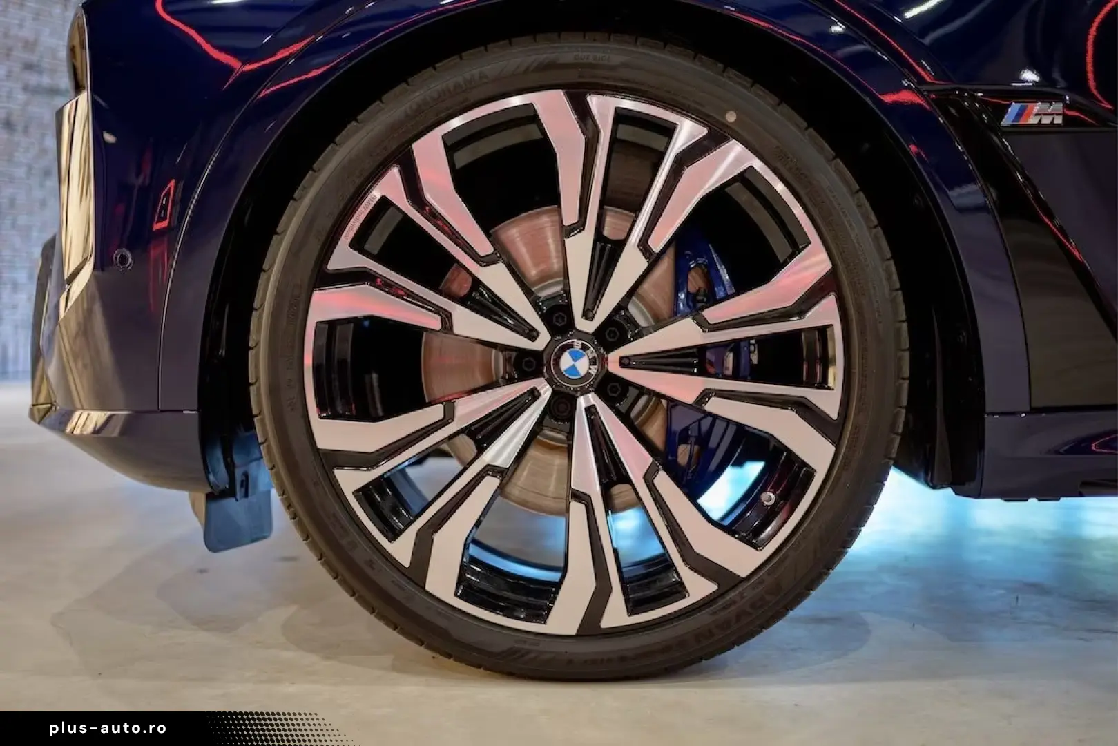 BMW X7 M60i xDrive B&W 23  DAP