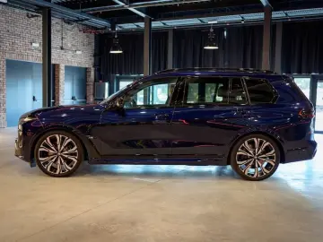 BMW X7 M60i xDrive B&W 23  DAP