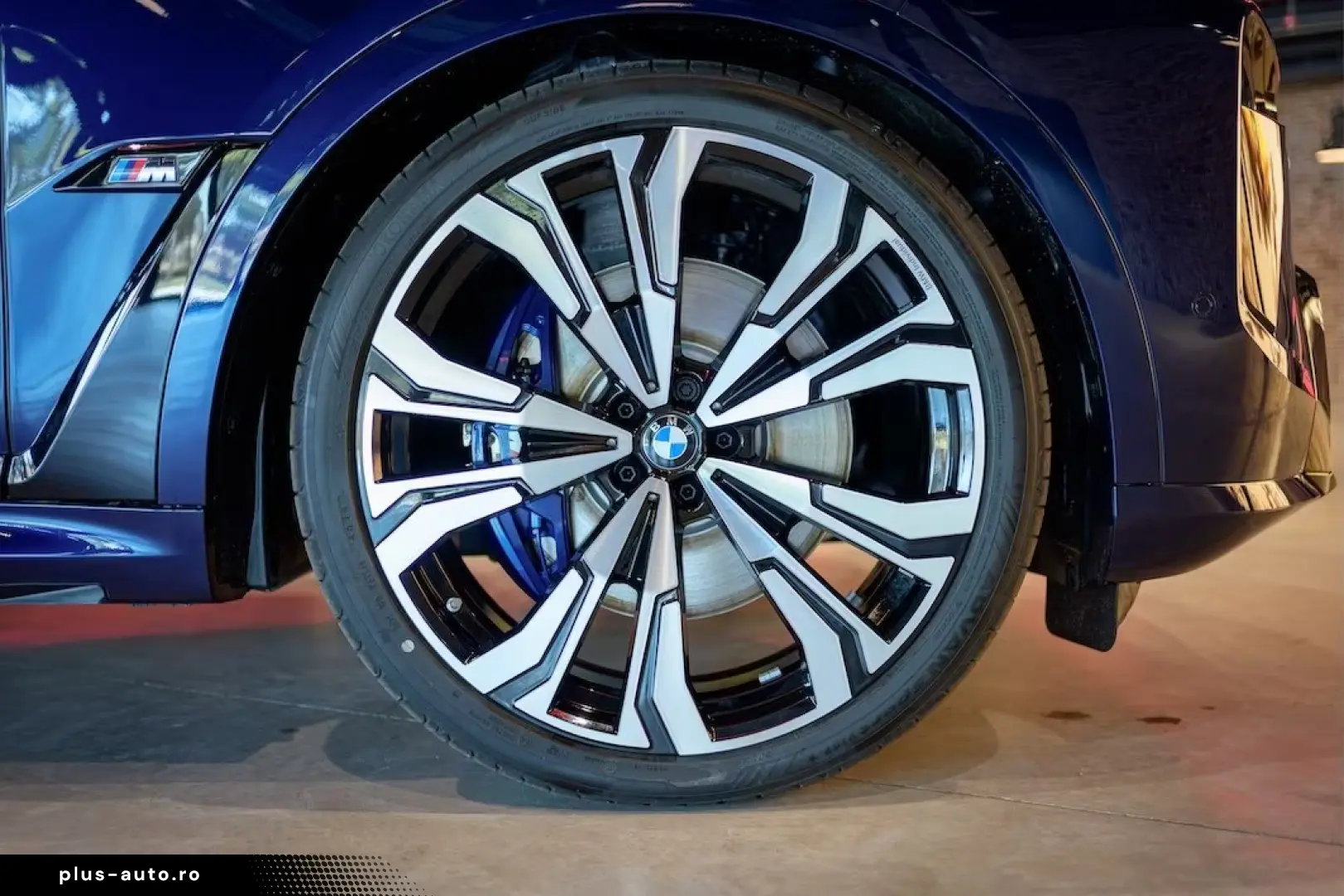 BMW X7 M60i xDrive B&W 23  DAP