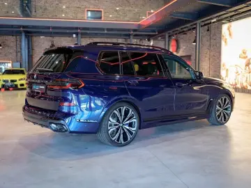 BMW X7 M60i xDrive B&W 23  DAP