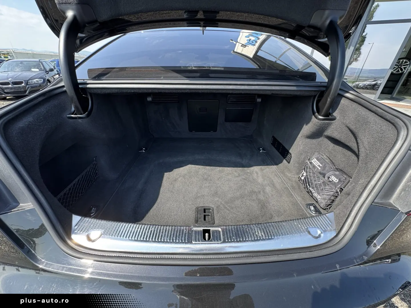 AUDI A8 QUATTRO    INTERIOR DESIGN SELECTION