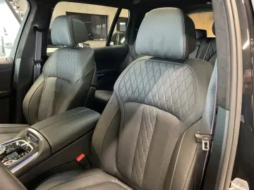 BMW X7 M60i AHK B&W Massage Sky Lounge Standh. 360