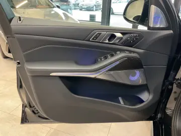 BMW X7 M60i AHK B&W Massage Sky Lounge Standh. 360