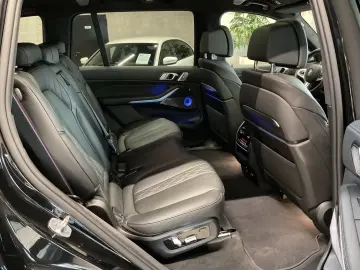 BMW X7 M60i AHK B&W Massage Sky Lounge Standh. 360