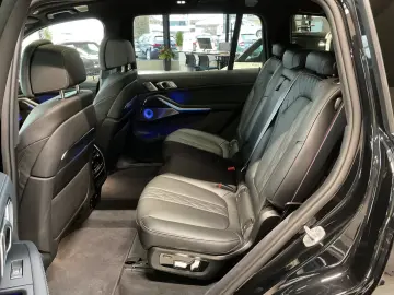 BMW X7 M60i AHK B&W Massage Sky Lounge Standh. 360