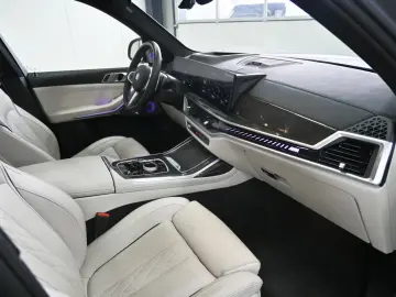 BMW X7 M60i M-Sport Pro INTEGRAL MASSAGE SKY B&W 23'