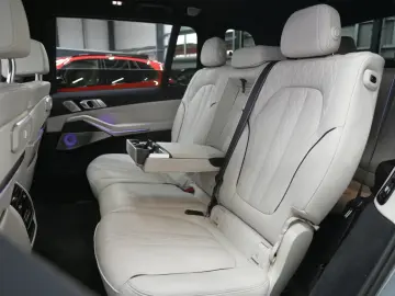 BMW X7 M60i M-Sport Pro INTEGRAL MASSAGE SKY B&W 23'