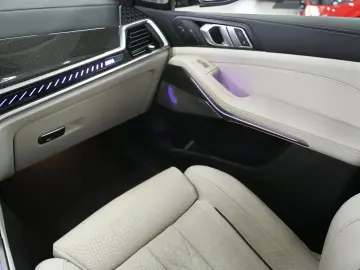 BMW X7 M60i M-Sport Pro INTEGRAL MASSAGE SKY B&W 23'