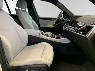 BMW X5 xDrive50e M Sport AHK Pano 21 LMR Head-Up