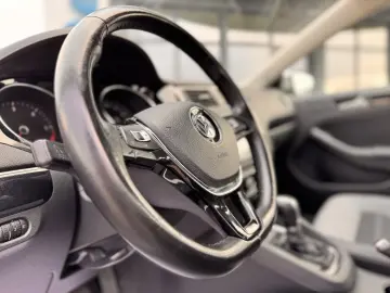 VOLKSWAGEN JETTA  2.0 TDI