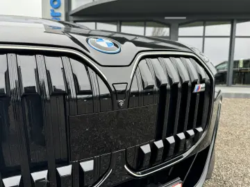 BMW 760e xDrive PLUG-IN HYBRID