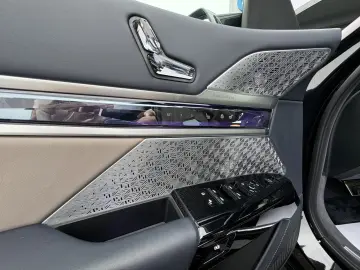 BMW 760e xDrive PLUG-IN HYBRID