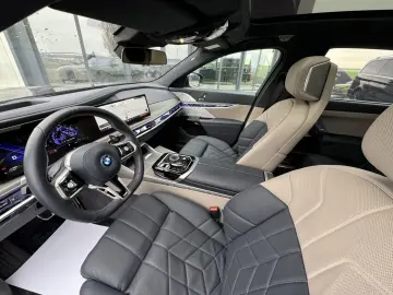 BMW 760e xDrive PLUG-IN HYBRID