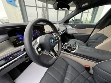 BMW 760e xDrive PLUG-IN HYBRID