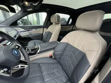 BMW 760e xDrive PLUG-IN HYBRID
