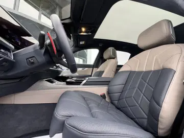 BMW 760e xDrive PLUG-IN HYBRID