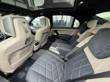 BMW 760e xDrive PLUG-IN HYBRID