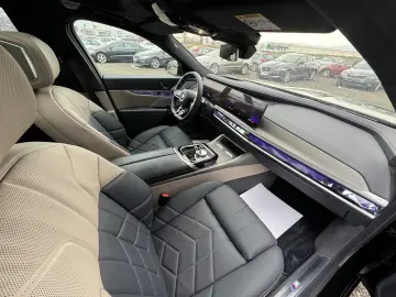 BMW 760e xDrive PLUG-IN HYBRID