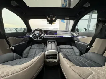 BMW 760e xDrive PLUG-IN HYBRID