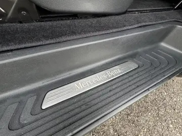 MERCEDES-BENZ V250