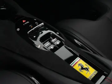 FERRARI 296 GTB Carbon Lenkrad Racingsitze Premium Hifi