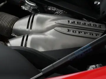 FERRARI 296 GTB Carbon Lenkrad Racingsitze Premium Hifi