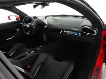 FERRARI 296 GTB Carbon Lenkrad Racingsitze Premium Hifi