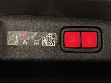 MERCEDES-BENZ E 220 d 4M 9G AMG Pre.  DISTRC  DIGIL