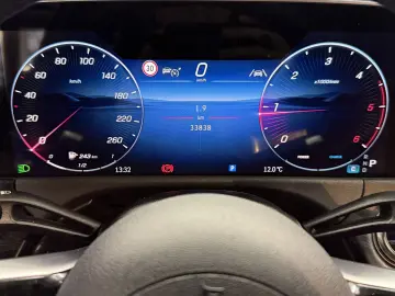 MERCEDES-BENZ E 220 d 4M 9G AMG Pre.  DISTRC  DIGIL