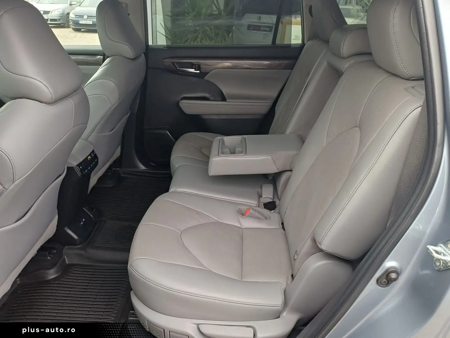 Toyota HIGHLANDER 7 locuri  2.5 Hybrid 248 CP Luxury 4x4