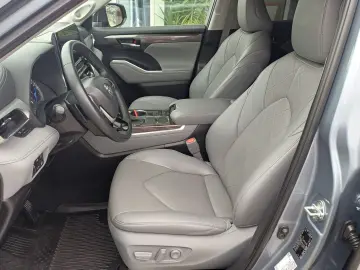 Toyota HIGHLANDER 7 locuri  2.5 Hybrid 248 CP Luxury 4x4