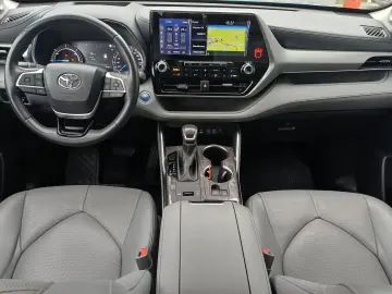 Toyota HIGHLANDER 7 locuri  2.5 Hybrid 248 CP Luxury 4x4