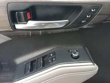 Toyota HIGHLANDER 7 locuri  2.5 Hybrid 248 CP Luxury 4x4