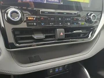 Toyota HIGHLANDER 7 locuri  2.5 Hybrid 248 CP Luxury 4x4