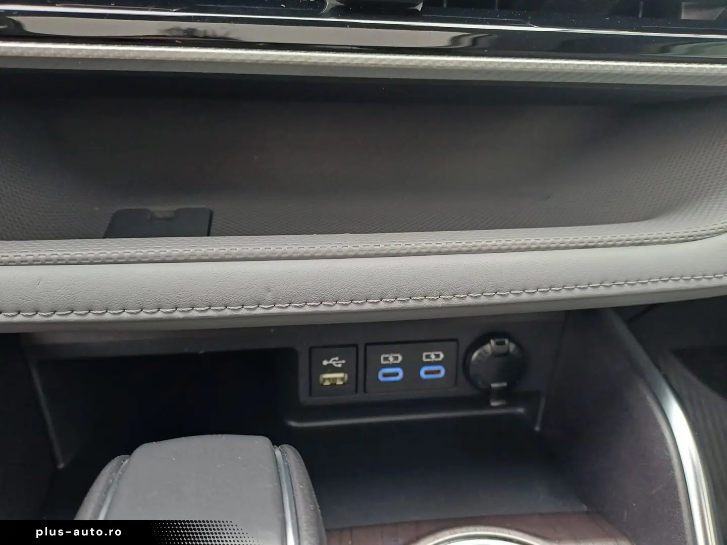 Toyota HIGHLANDER 7 locuri  2.5 Hybrid 248 CP Luxury 4x4