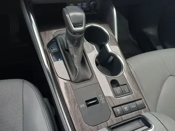 Toyota HIGHLANDER 7 locuri  2.5 Hybrid 248 CP Luxury 4x4