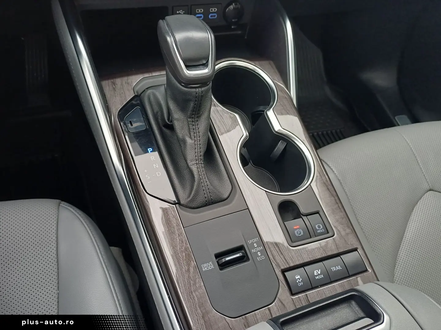 Toyota HIGHLANDER 7 locuri  2.5 Hybrid 248 CP Luxury 4x4