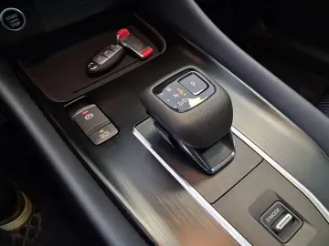 Nissan Qashqai 1.3 DIG-T automat unic proprietar de noua