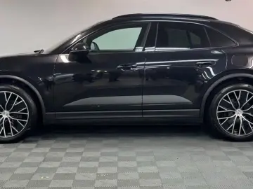 PORSCHE Macan Electric 4