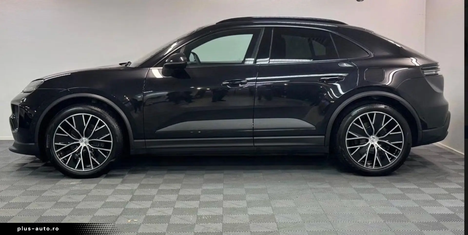 PORSCHE Macan Electric 4