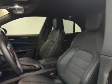 PORSCHE Macan Electric 4